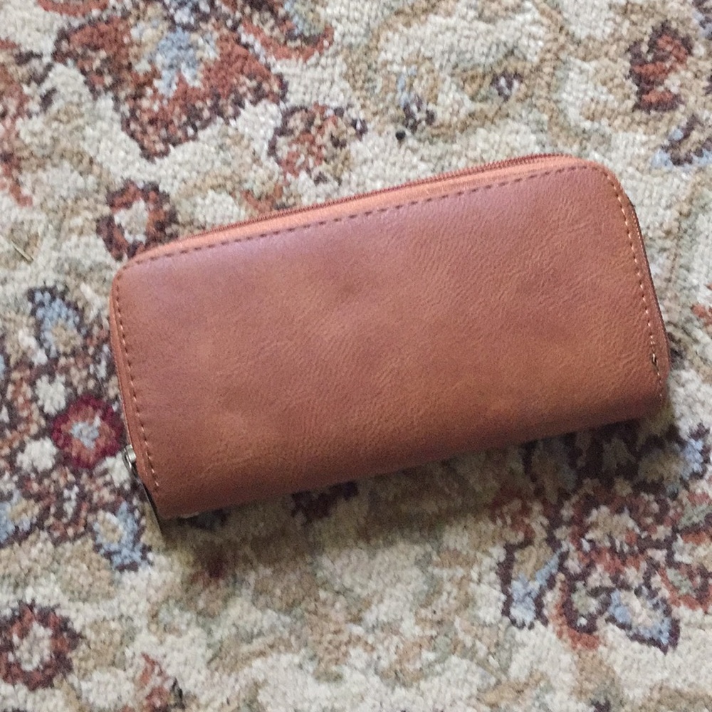 Women’s pebble soft wallet